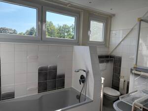 Ruhige 3 Zimmer Dachgeschosswohnung mit Balkon und Garage in Hamburg Wandsbek – 22147 Hamburg – Vorschaubild 7