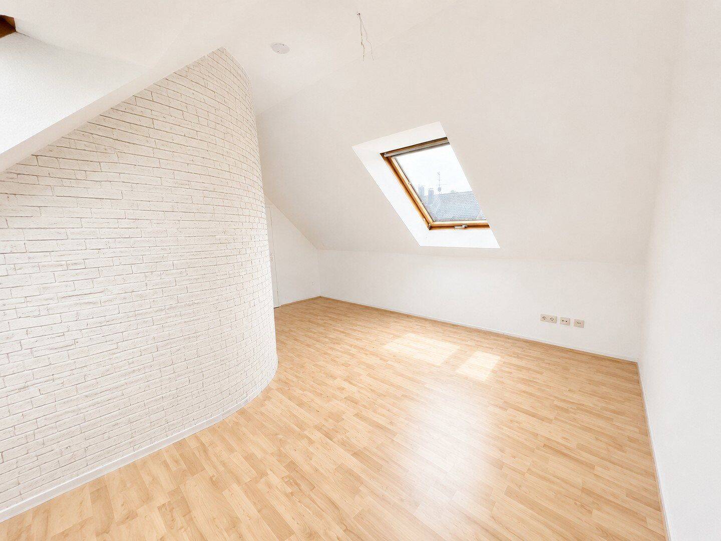 Exklusives Wohnen auf zwei Ebenen - moderne 5-Zimmer-Maisonette mit Balkon & eigener PV-Anlage – Dinslaken – Vorschaubild 6