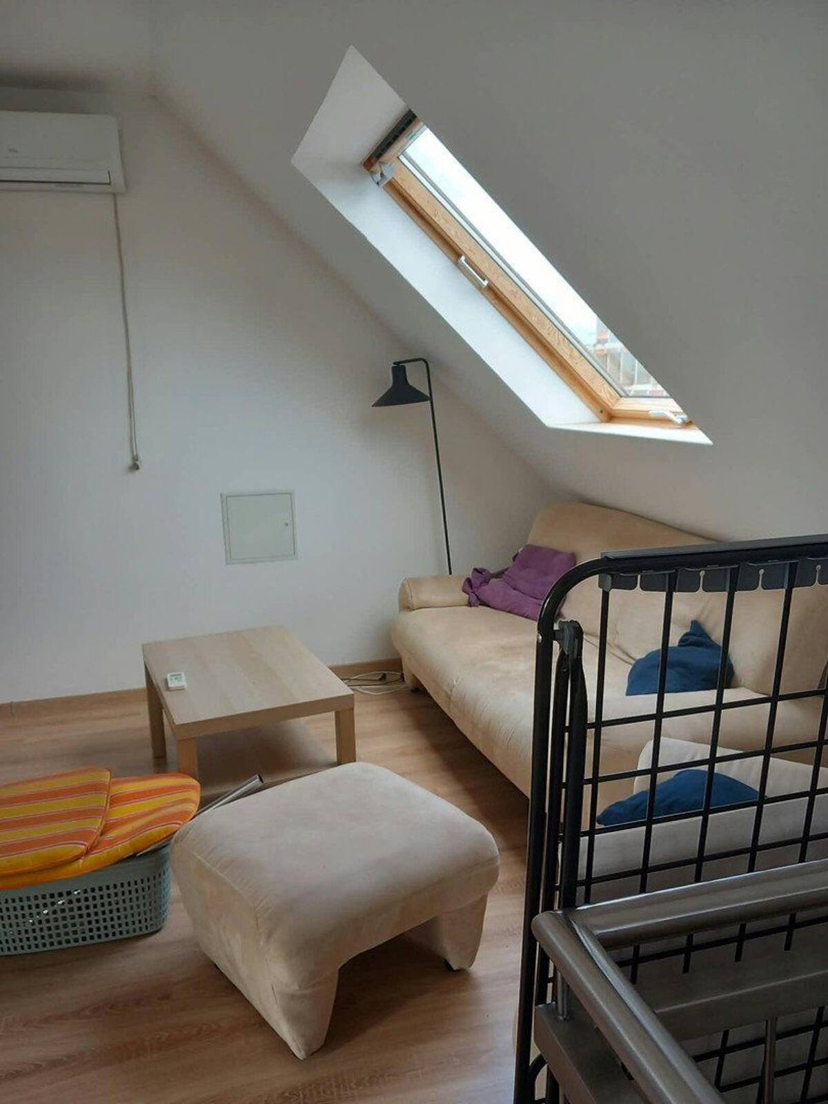 Dachgeschosswohnung über 2 Etagen in Düsseldorf nähe Stadtmitte zu vermieten – 40476 Düsseldorf – Bild 1 von 8