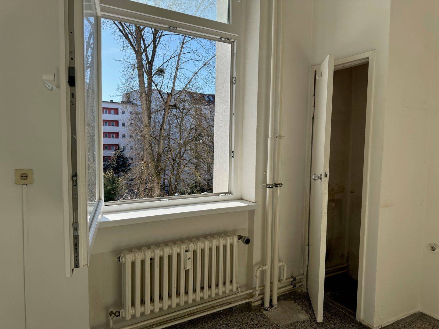 Bezugsfreies 1-Zimmer-Studio-Apartment mit südlicher Hofausrichtung, Toplage von Berlin-Wilmersdorf! – Berlin – Vorschaubild 6