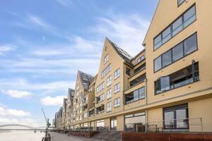 Exklusive 4-Zimmer-Wohnung mit Rheinblick im denkmalgeschützten "Siebengebirge" - Rheinauhafen Köln