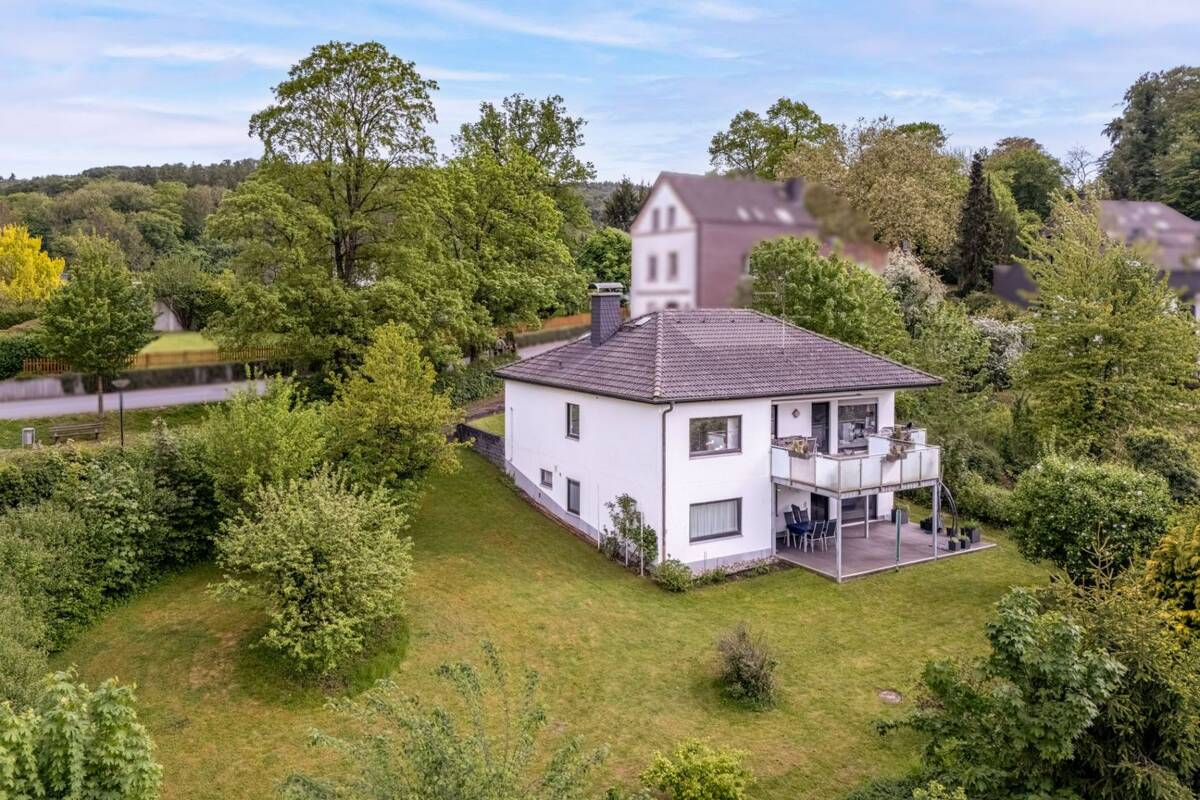 Traumlage trifft Wohnkomfort - Wohnhaus mit Einliegerwohnung und Ausbaupotenzial in Hagen-Holthausen – 58093 Hagen – Bild 1 von 9