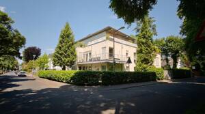 Köln-Junkersdorf, schiclke 3-Zimmer Wohnung mit Kamin, großer Terrasse und TG-Stellplatz