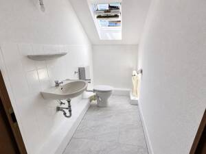 Renovierte 4-Zimmer-Dachgeschosswohnung mit Dachterrasse – 91056 Erlangen – Vorschaubild 8