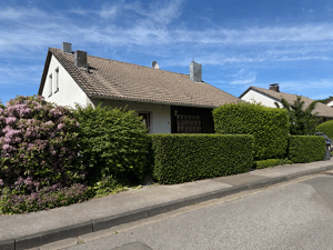 Gepflegtes Zweifamilienhaus mit wunderschönem Weitblick und zusätzlichem Ausbaupotenzial