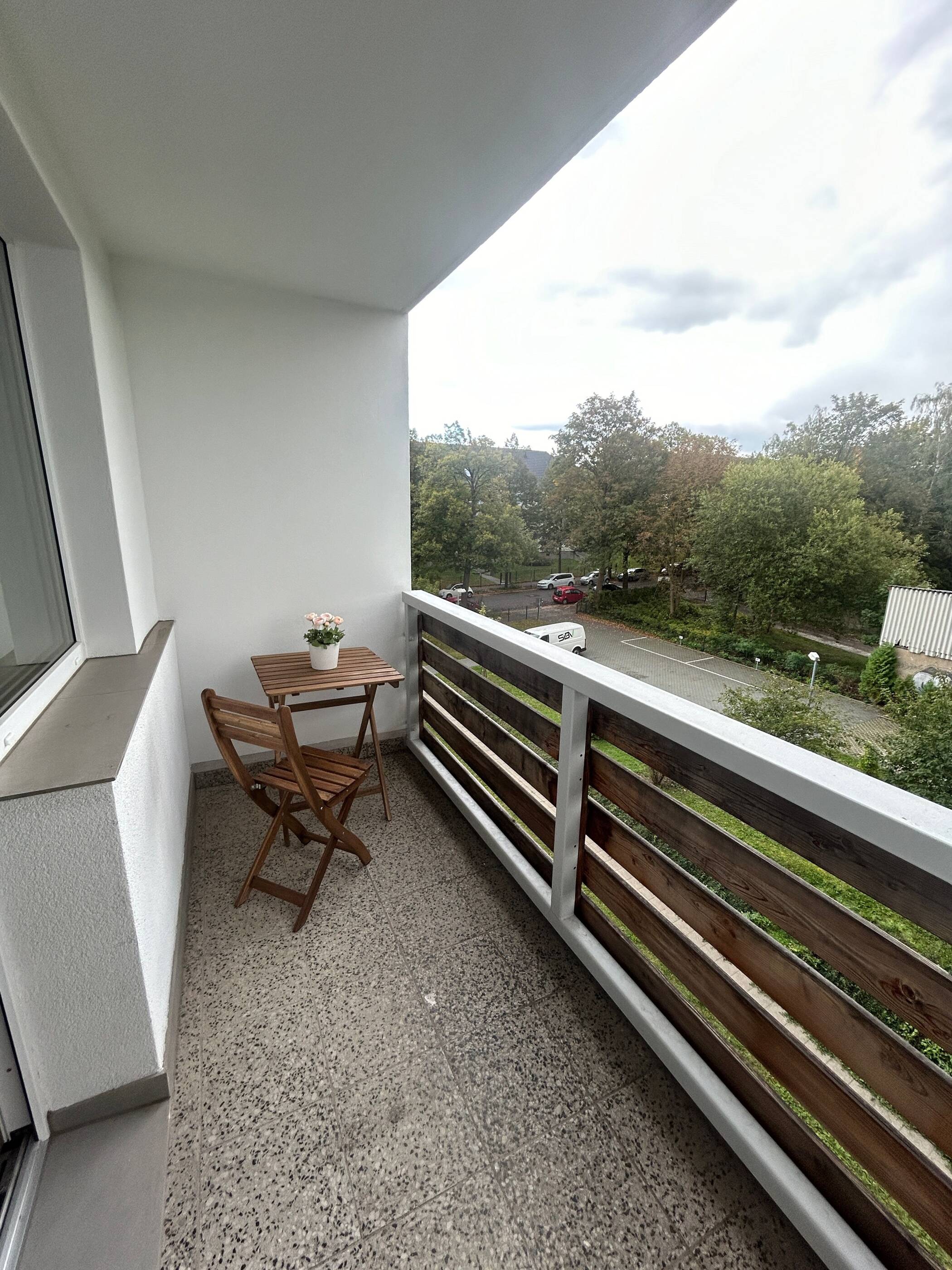 Modernes, möbliertes Apartment mit Balkon – Chemnitz – Vorschaubild 4