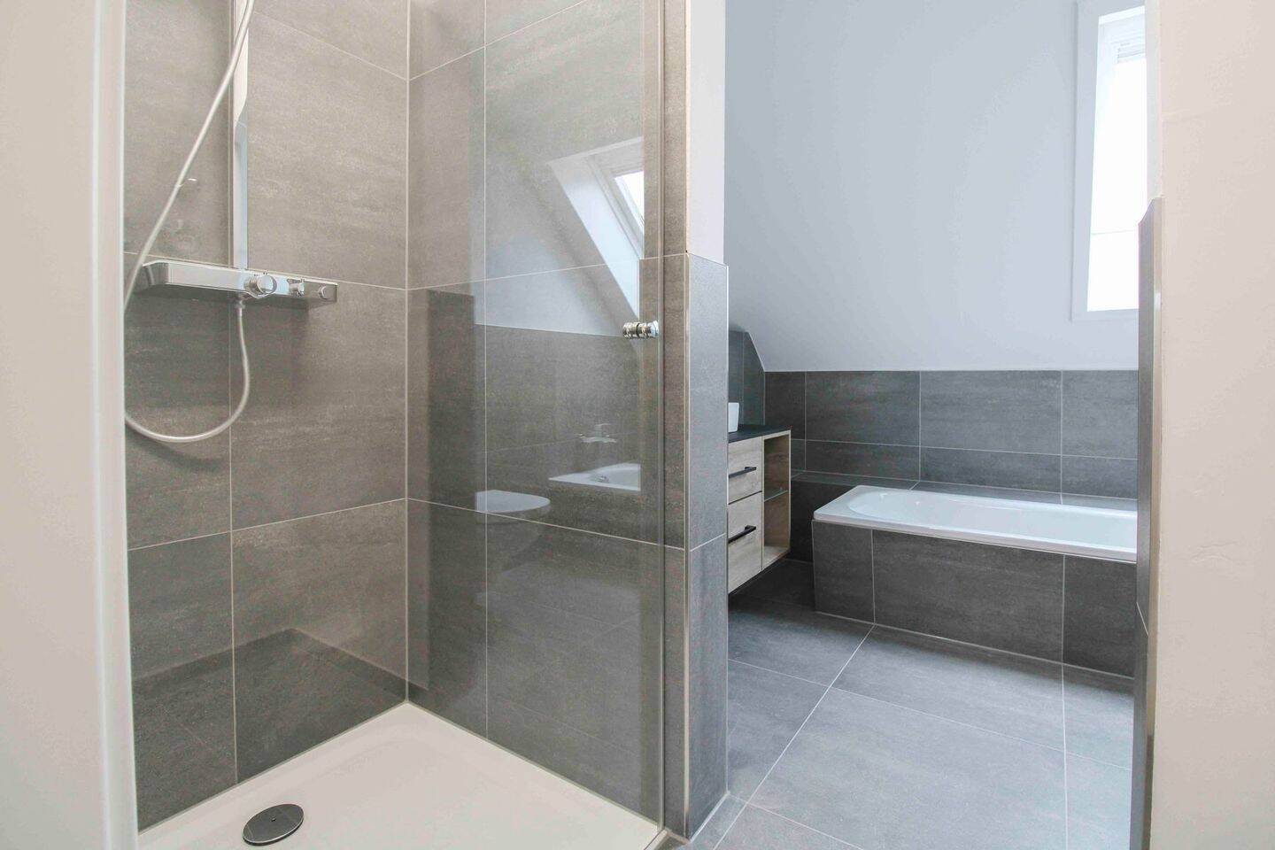 *Bezugsfrei* Moderne Maisonette-Wohnung mit EBK, Galerie und Stellplatz - frisch saniert – Chemnitz – Vorschaubild 5