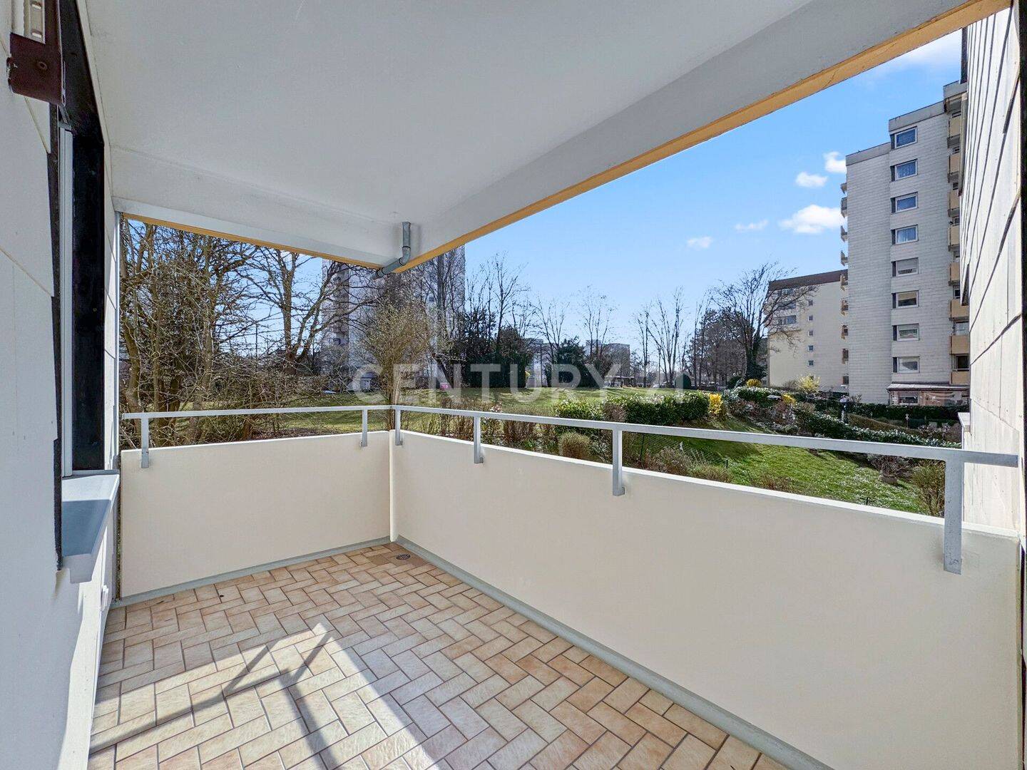 Sofort bezugsfertig! Helle 3-Zimmer-Wohnung mit durchdachtem Raumkonzept, Balkon und Stellplatz – Regensburg – Vorschaubild 4