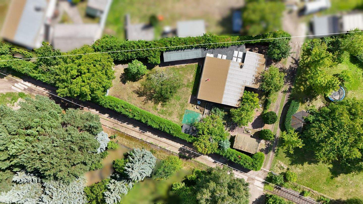 Bungalow als Bestand auf 1.253m² + Baugrundstück 819m² + 8.497m² Grünfläche – Am Mellensee – Vorschaubild 3