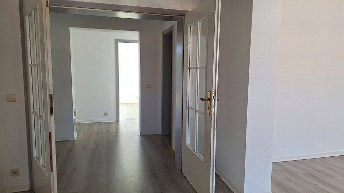 moderne wunderbare Wohnung mit EBK und Balkon sowie hofseitige Schlafbereiche – Chemnitz – Vorschaubild 6