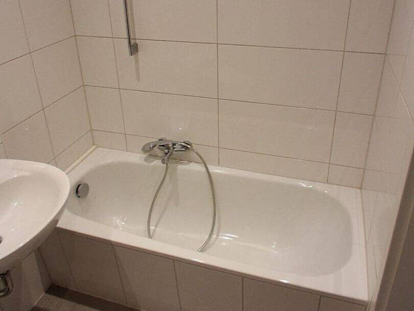 Ab sofort!! helle frisch saniertes Apartment mit Einbauküche 3.OG zu vermieten – Wuppertal – Vorschaubild 3