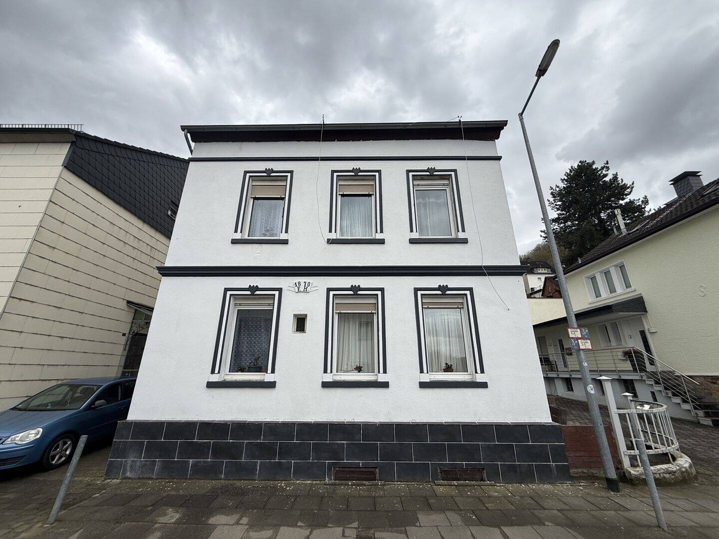 Modernisiertes 7-Zimmer-Haus mit Hof & großem Garten in ruhiger Lage