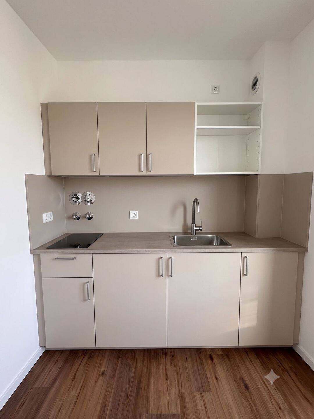1,5 Zimmer Wohnung neu renoviert mit Küchenzeile – Nürnberg – Vorschaubild 6