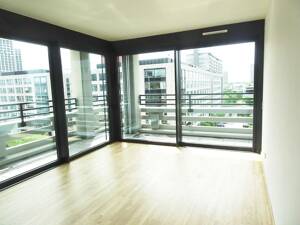 Modern & Charmant: 2 Zimmer + Süd-West-Balkon, Einbauküche, Neubauausstattung, Walk-In-Dusche,Aufzug – 60528 Frankfurt am Main – Vorschaubild 2