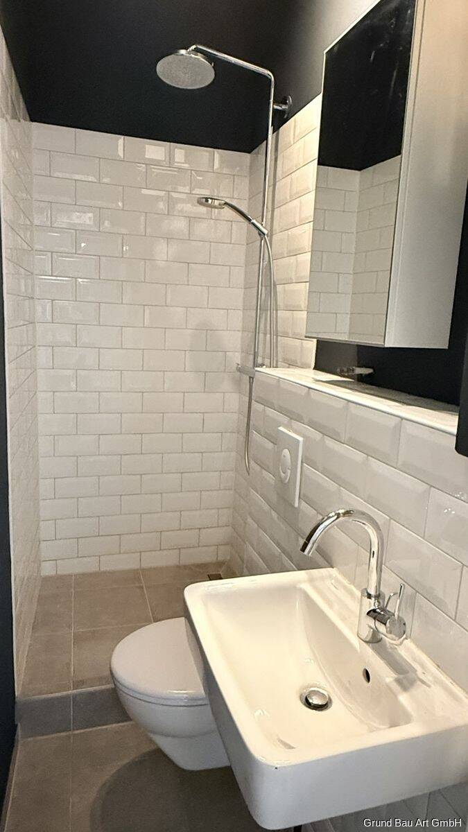 3 Zimmer auf 40 m²! Ruhige, sanierte Altbauwohnung mit großem Balkon in westlicher Ausrichtung – Berlin – Vorschaubild 5