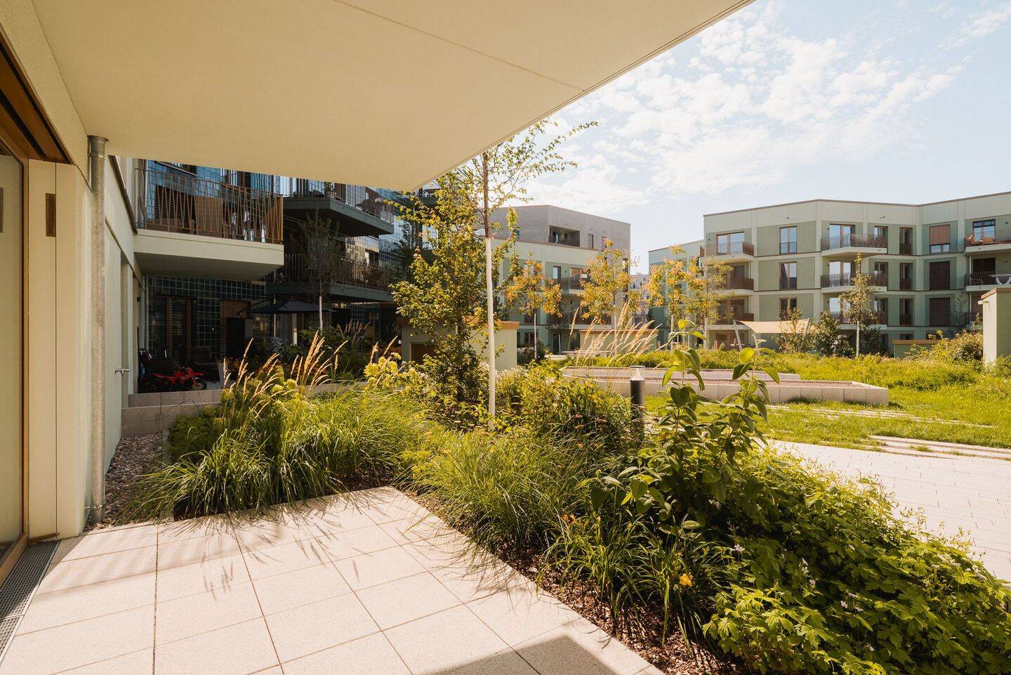 Großzügige 2- ZKB, großer Wohn-Essbereich, Tageslichtbad, sonnige Terrasse – Mannheim – Vorschaubild 3