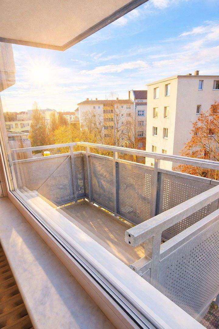 Stilvolle 2-Zimmer-Eigentumswohnung mit Balkon & Aufzug - 60,61 m² in Berlin - Elberfelder Straße – Berlin – Bild 1 von 6