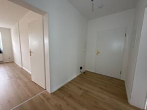 Alles NEU - DG + Aufzug + Küche mit Balkon + WG-gerecht ! – 9126 Chemnitz – Vorschaubild 2