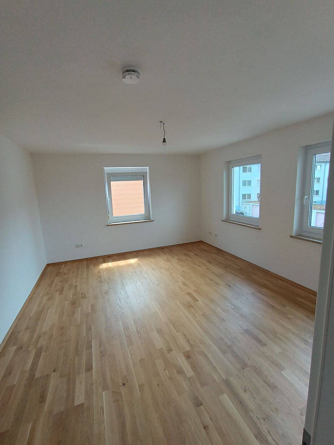 Frisch renovierte Wohnung in Plattling mit großem Balkon – Plattling – Vorschaubild 2