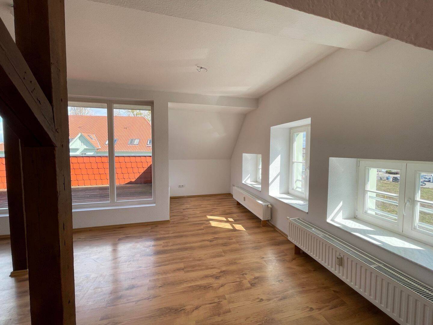 Traumhafte 4-Zimmer-Maisonette-Wohnung im beliebten Encke-Carré! – Magdeburg – Vorschaubild 3