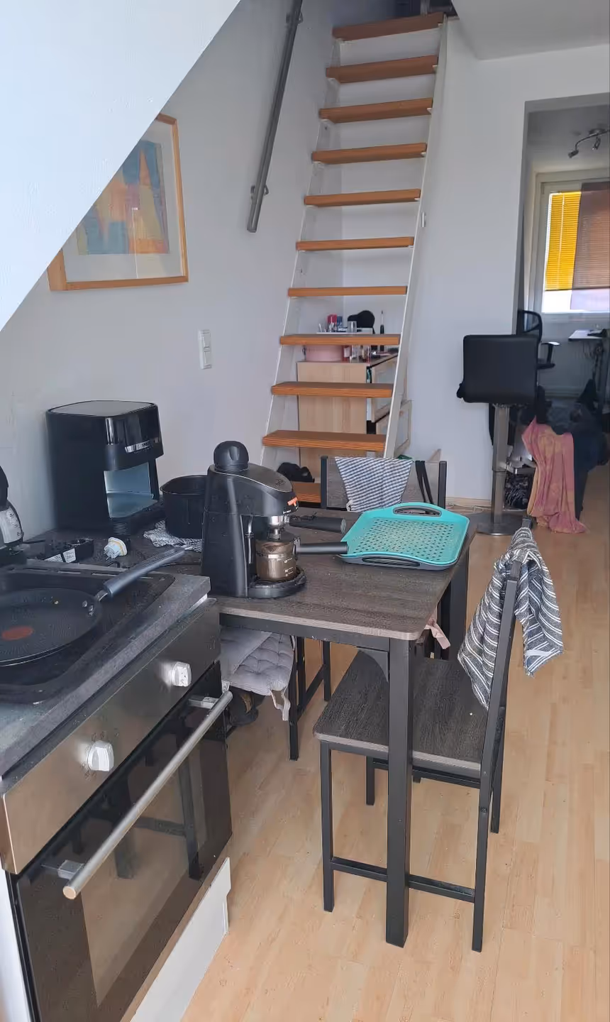 Sonnige, möblierte Loftwohnung (70 m²) mit Balkon ab Mai – Düsseldorf – Vorschaubild 4