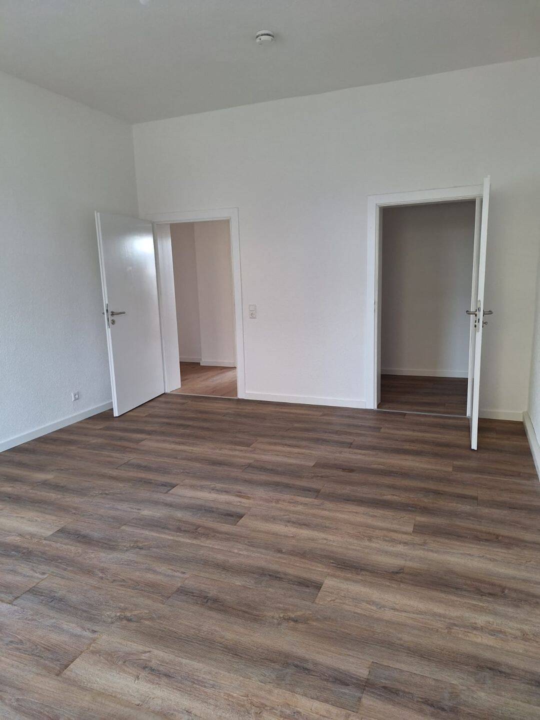 Große Wohnküche mit Balkon – Chemnitz – Vorschaubild 9