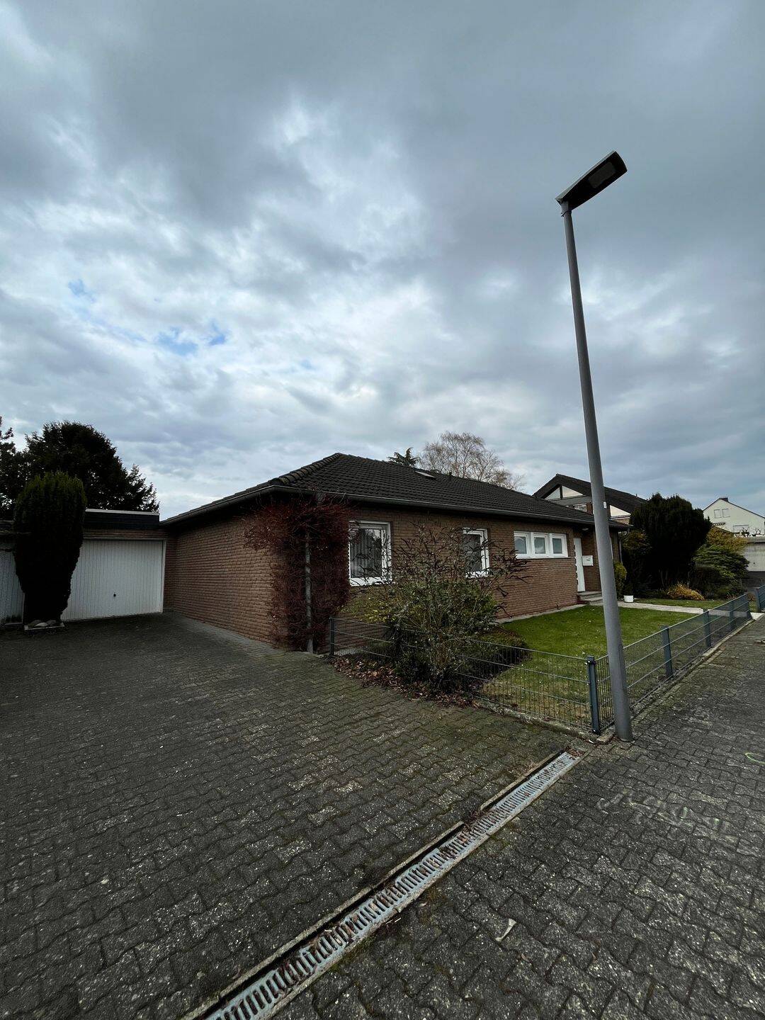140 m² Bungalow mit Wintergarten in ruhiger Lage zu vermieten – Paderborn – Vorschaubild 3