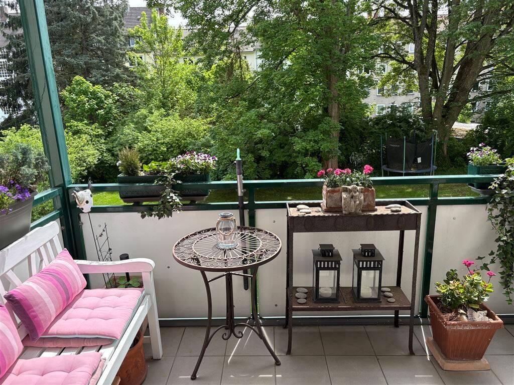 In Top Lage! Sehr gepflegte 3 ZKB, großer Süd Balkon 1. OG in sehr gesuchter Lage Nähe Diakonie Klinik