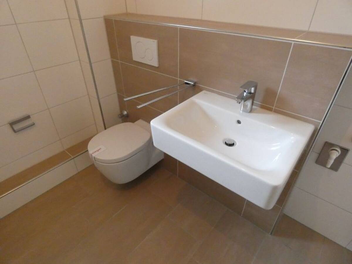 *** Moderne 3,5-Zi-Wohnung mit Balkon in beliebter Lage von Essen-Frohnhausen *** – 45144 Essen – Bild 1 von 9