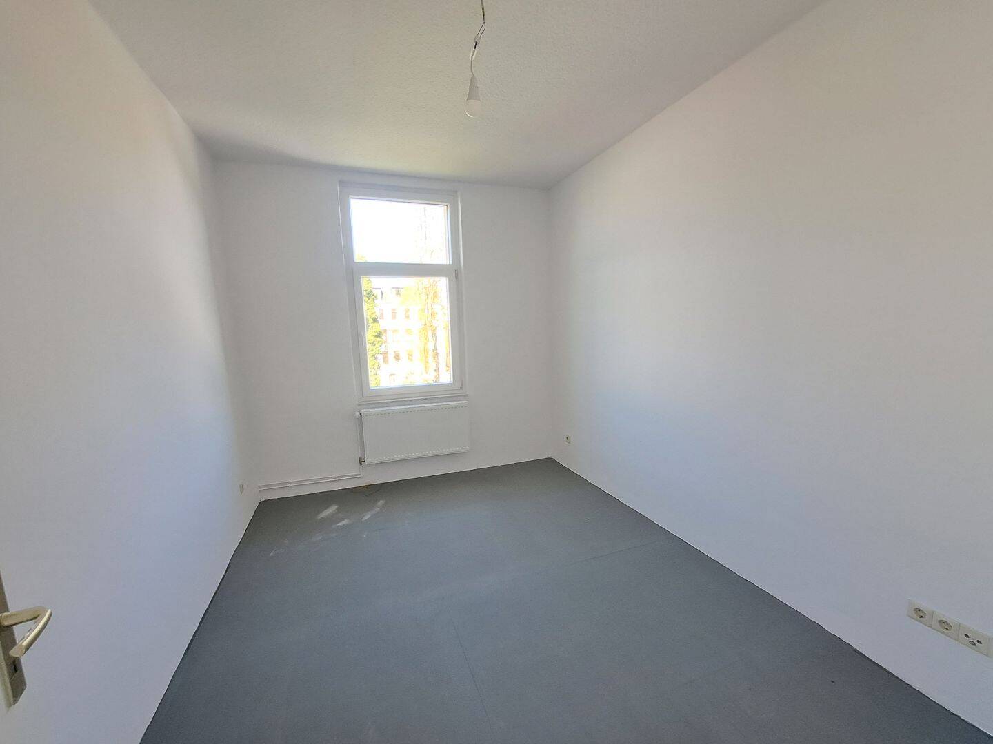 Frisch sanierte 3-Zimmer-Wohnung mit Balkon und Altbaucharme in Bremerhaven-Lehe! – Bremerhaven – Vorschaubild 3