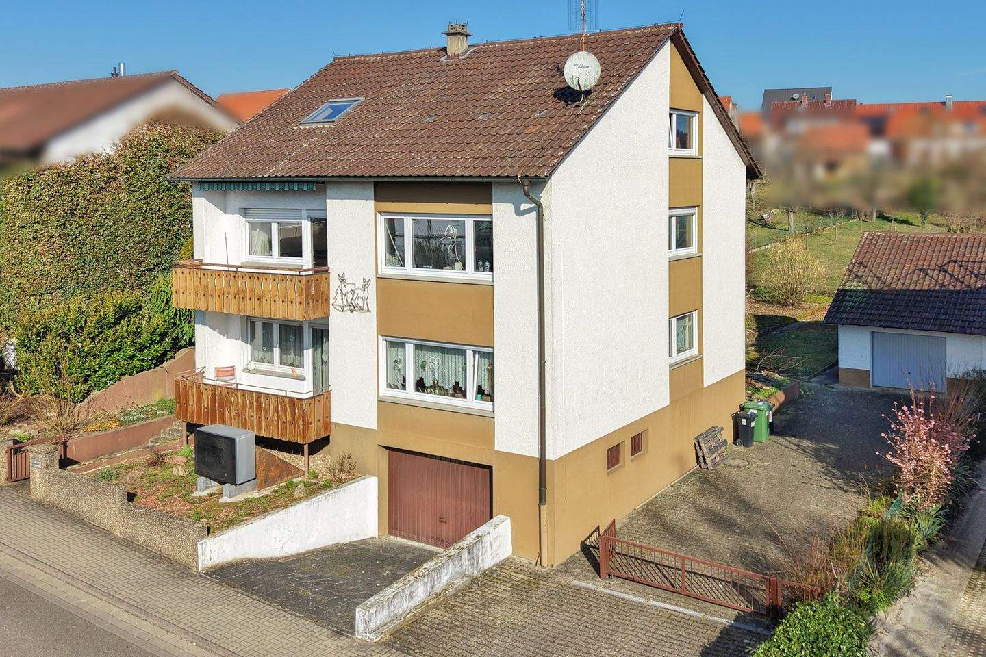 Zweifamilienhaus mit großem Grundstück, Garage & Entwicklungspotenzial – Bretten – Bild 1 von 9