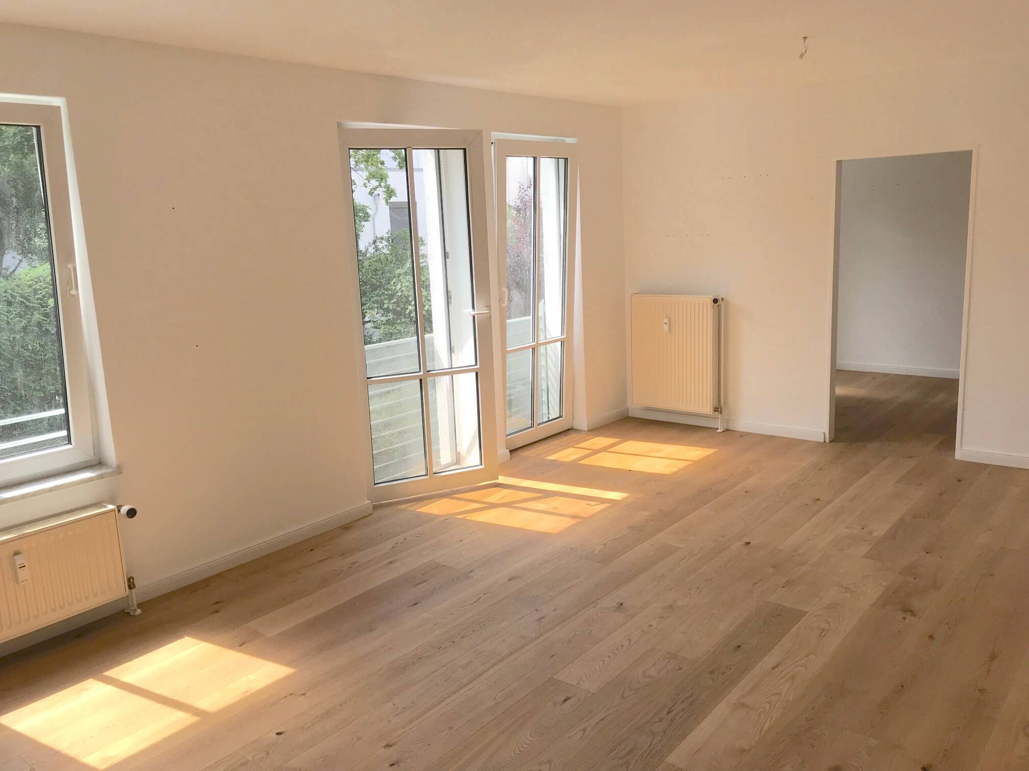 Modernisierte bezugsfreie 2-Zimmer Wohnung mit Aufzug und PKW Stellplatz – Berlin – Vorschaubild 2
