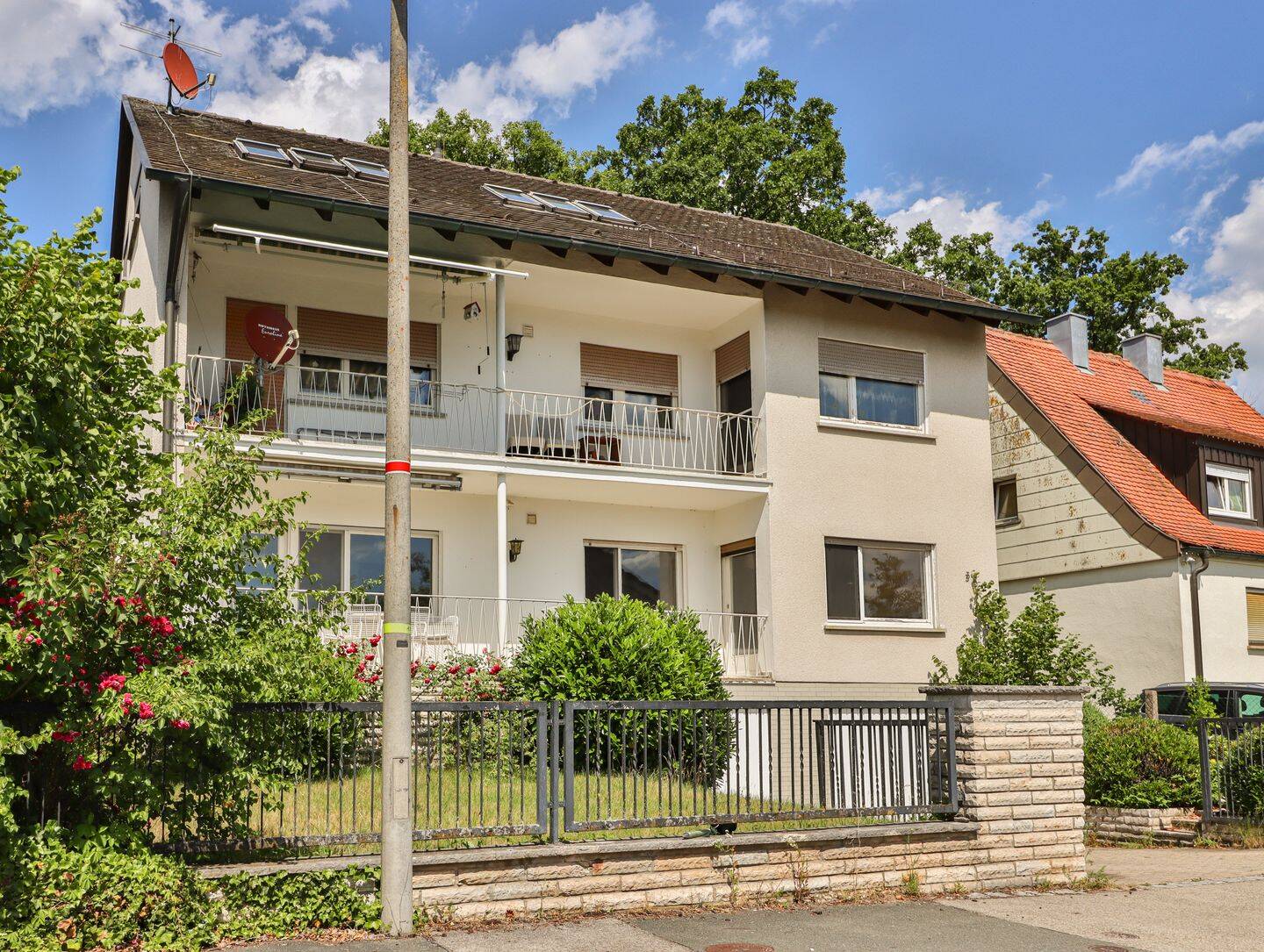 Großzügiges Zweifamilienhaus mit viel Potenzial - ideal für Familien und Mehrgenerationenwohnen – Kammerstein – Vorschaubild 2