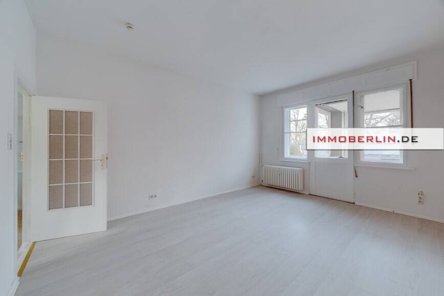 IMMOBERLIN.DE - Geräumige Altbauwohnung mit Loggia beim Britzer Garten