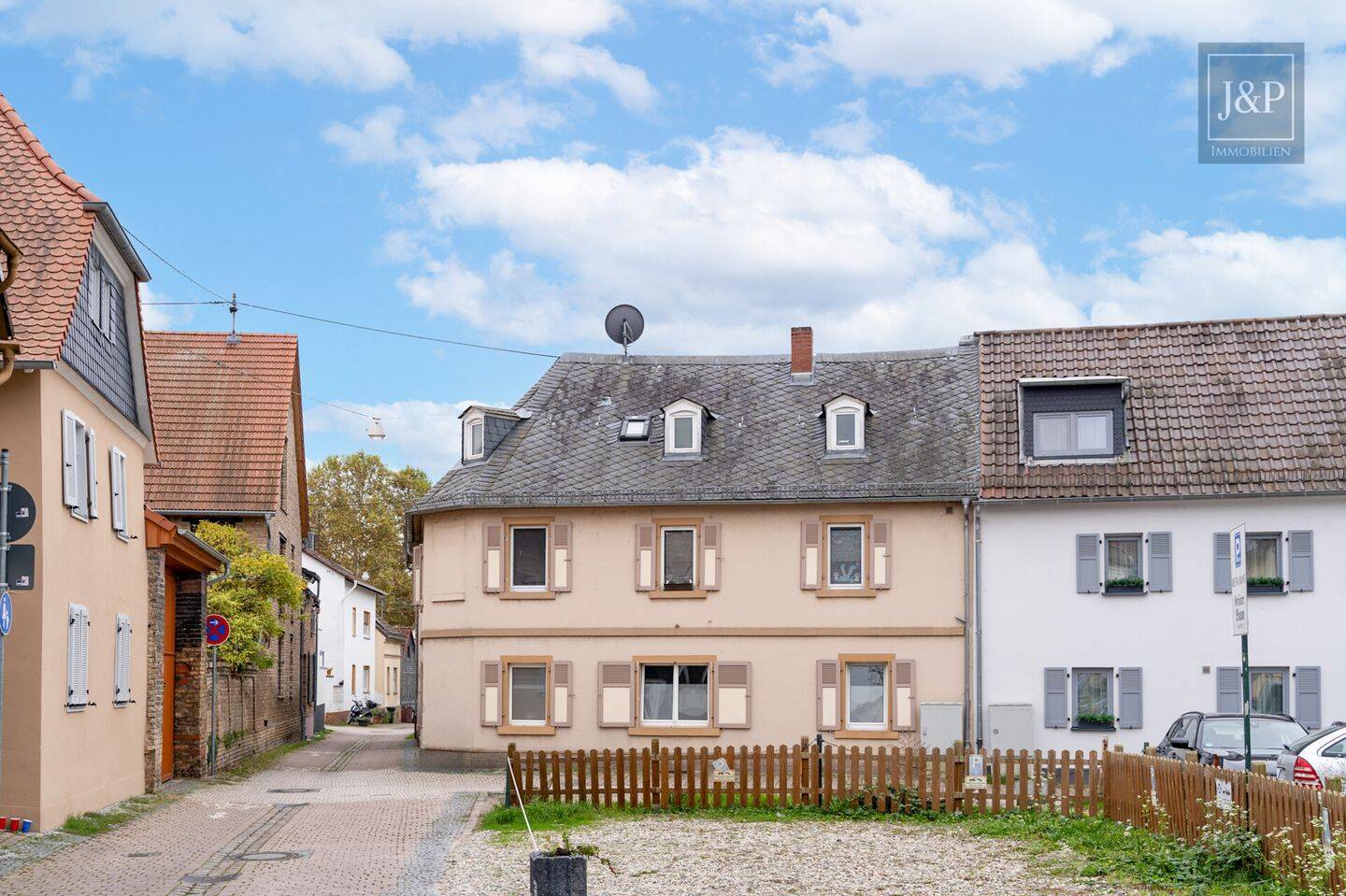 Zentral, voll-vermietet und vielseitig: Zwei Häuser in der Innenstadt von Schierstein! – Wiesbaden – Vorschaubild 2