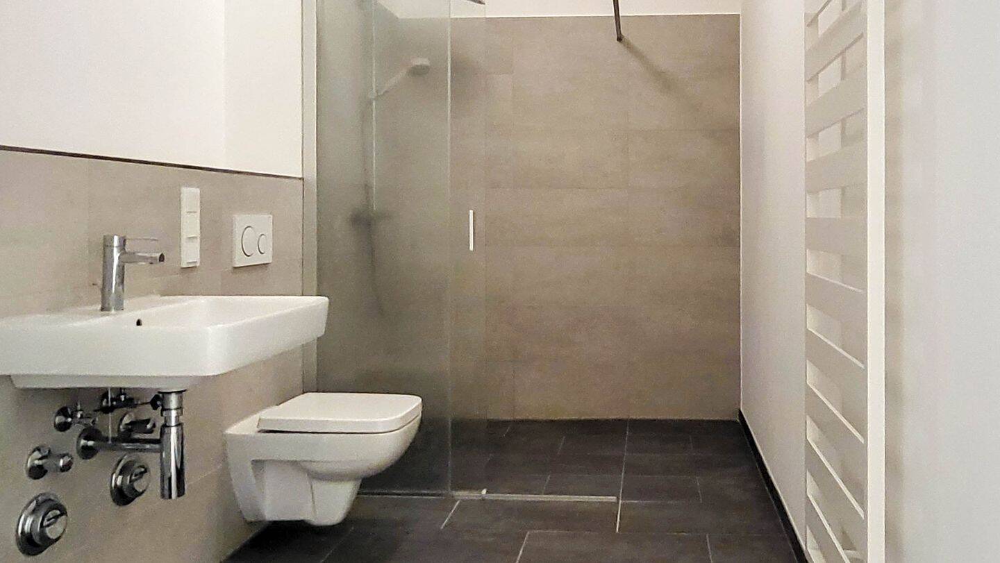 Moderne, barrierefreie 2-Zimmer-Wohnung mit hochwertiger Ausstattung und großem Balkon im Hinterhaus – Berlin – Vorschaubild 5