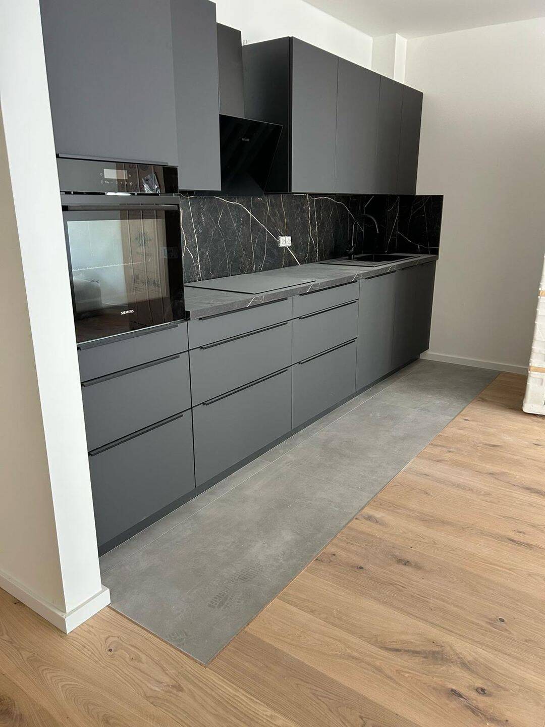 2-Zimmer-Neubauwohnung mit Aufzug, Balkon, Einbauküche, Kellerabteil und Tiefgaragenstellplatz