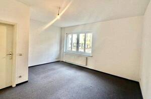 Bezugsfreie Single-Wohnung mit Wannenbad, Einbauküche inklusive
