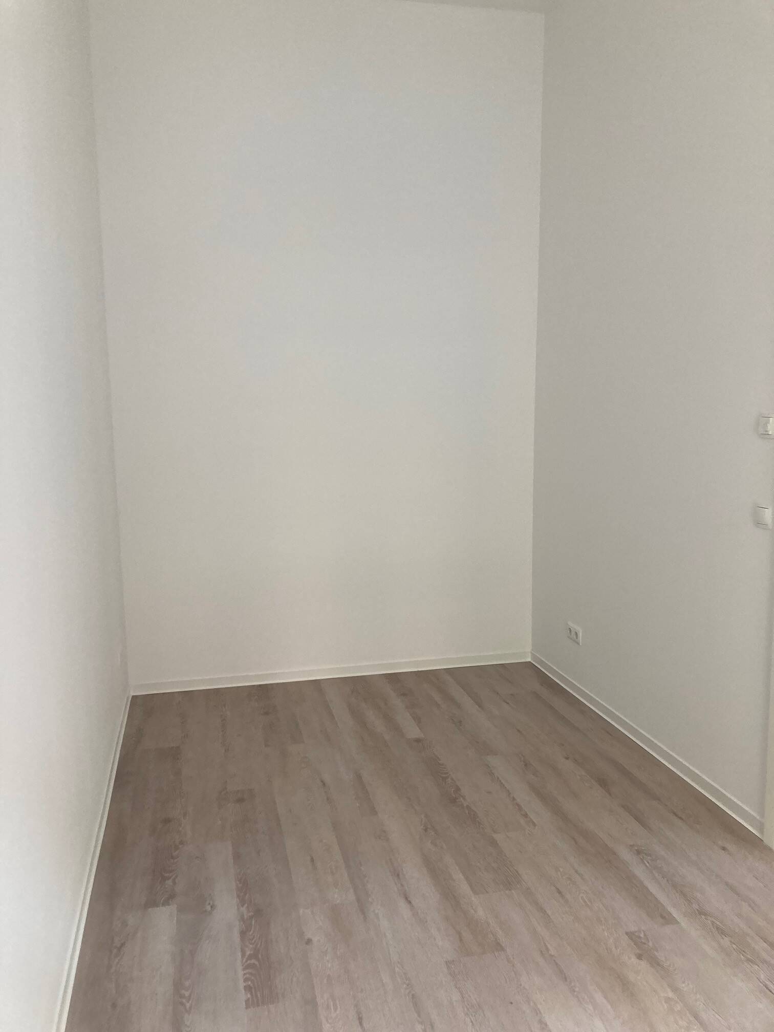 2-Raum-Appartment mit EBK, Lichtsystem, Design- Bad, Aufzug, Waschsalon – Chemnitz – Vorschaubild 7
