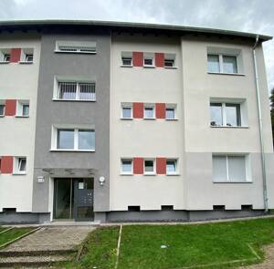 Familien aufgepasst: EG-Whg. mit 2 Kinderzimmern und Balkon im Grünen