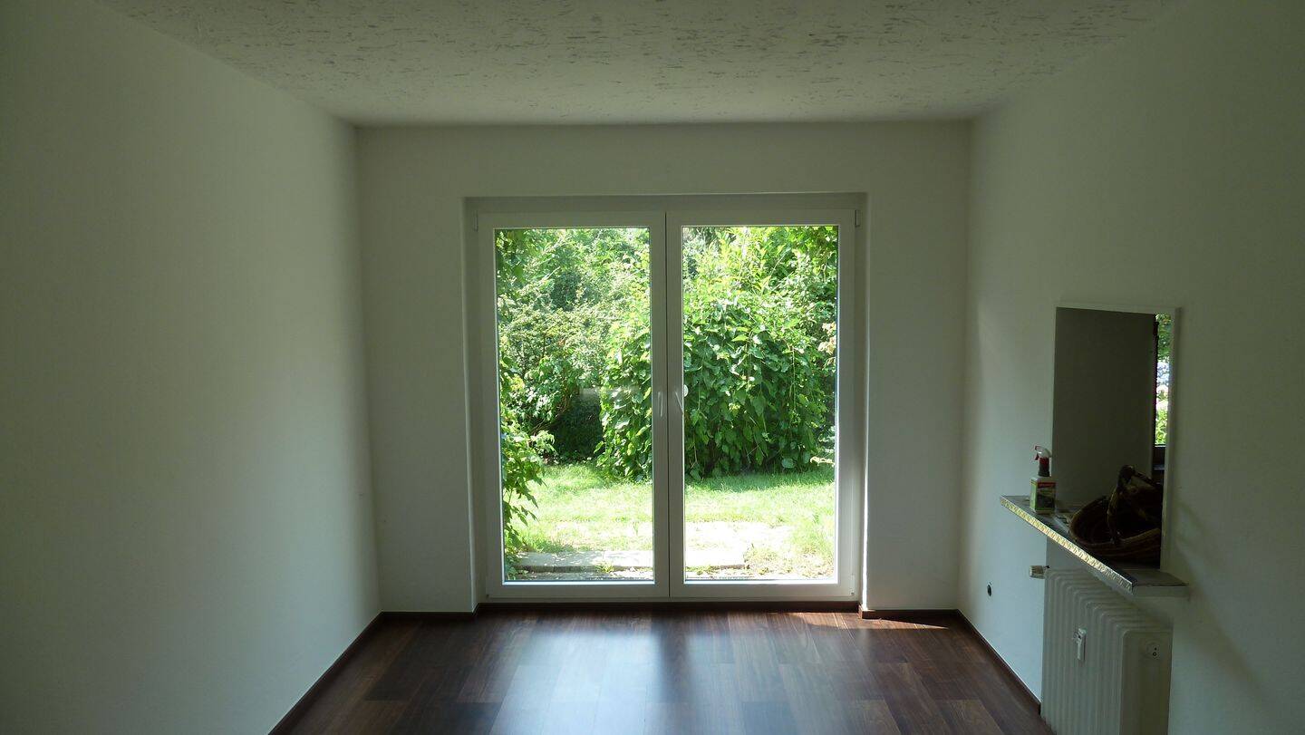 Großzügige 2-Zimmer-Wohnung mit Terrasse, Garten und Garage