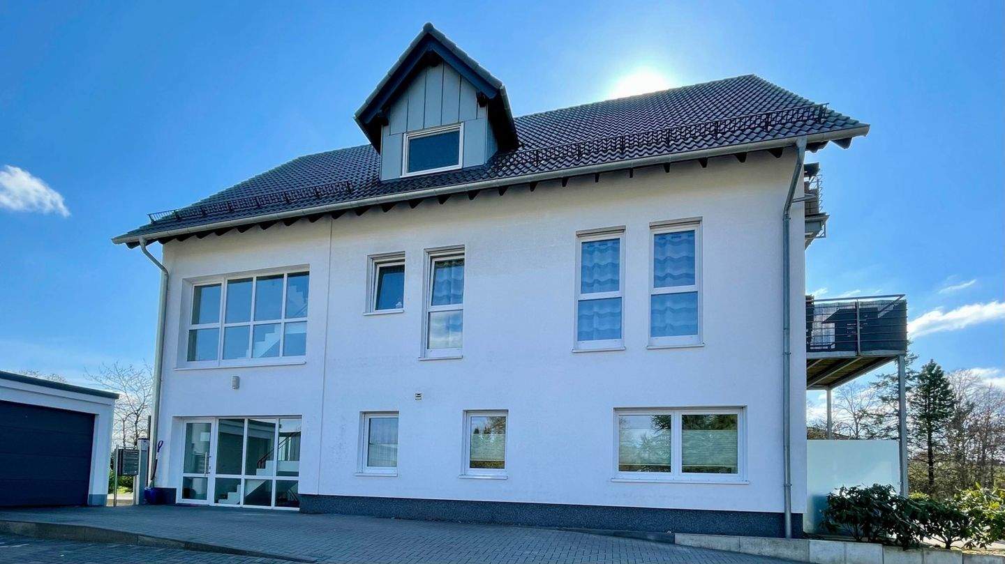 Energieeffizientes, neuwertiges Mehrfamilienhaus in ruhiger, verkehrsgünstiger Lage – Drolshagen – Vorschaubild 3
