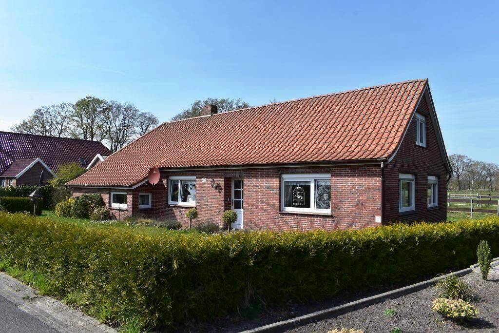 VERKAUFT - Schnuckeliges Landhaus mit kleiner Wiese! – Uplengen – Vorschaubild 4