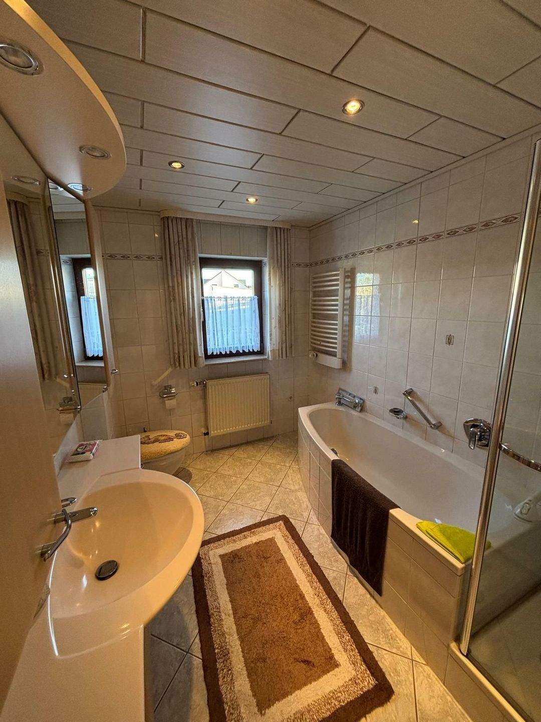 Alleinlage! Großzügiges Einfamilienhaus mit Weitblick und 3.000?m² Grundstück – Birstein – Bild 1 von 9