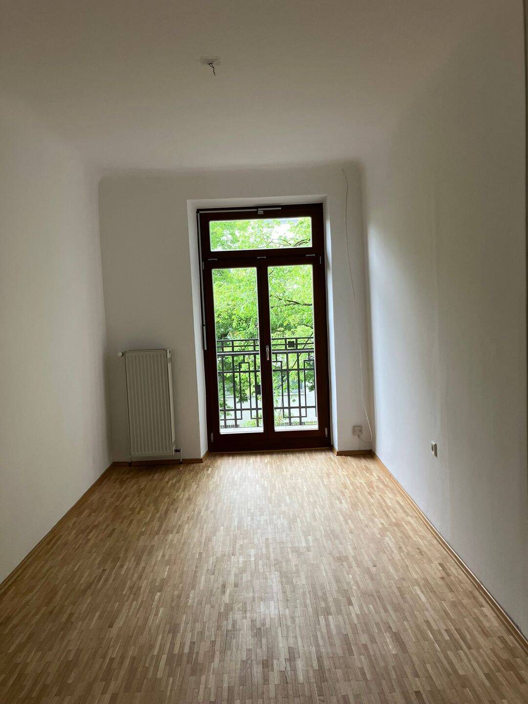 elle und großzügige 4-Zi-Wohnung Nähe Südpunkt mit 4 Balkonen und Parkettboden ab sofort zu vermieten – Nürnberg – Vorschaubild 7