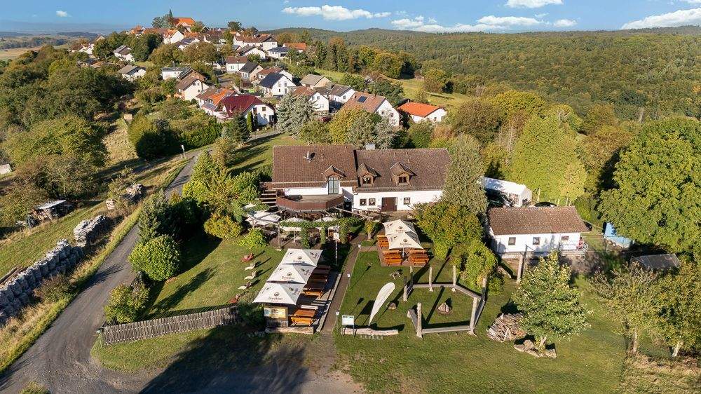 Natur pur! Charmantes, etabliertes Landhotel in atemberaubender Lage am Vogelsberg – Nidda – Vorschaubild 3