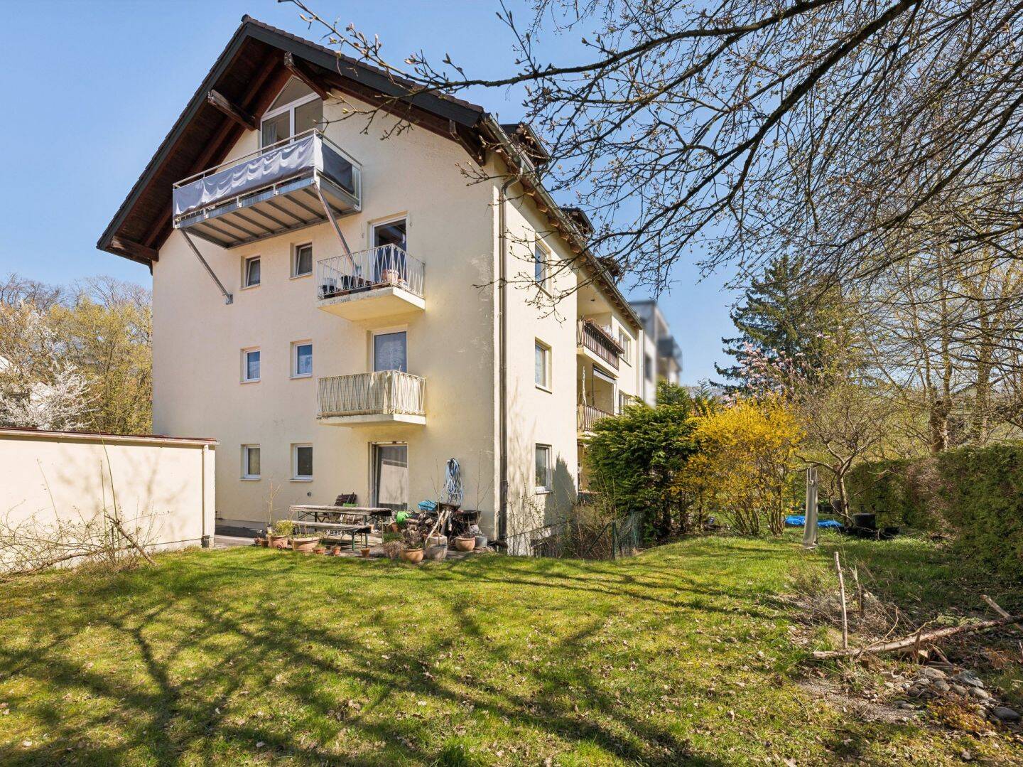 Solides Mehrfamilienhaus mit 7 Wohnungen in ruhiger und zentraler Lage von Krailling – Planegg – Vorschaubild 6
