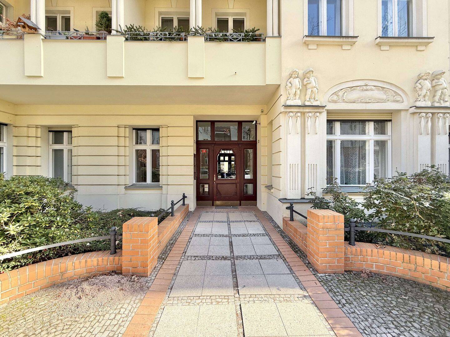 Charmante Altbauwohnung im historischen Altbau in traumhafter Lage – Berlin – Vorschaubild 2