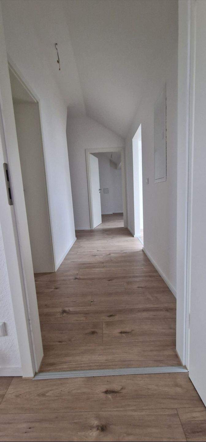 Erstbezug nach Sanierung, 2 1/2 Zimmer Dachgeschosswohnung in der City in gepflegtem Objekt – Bottrop – Vorschaubild 3