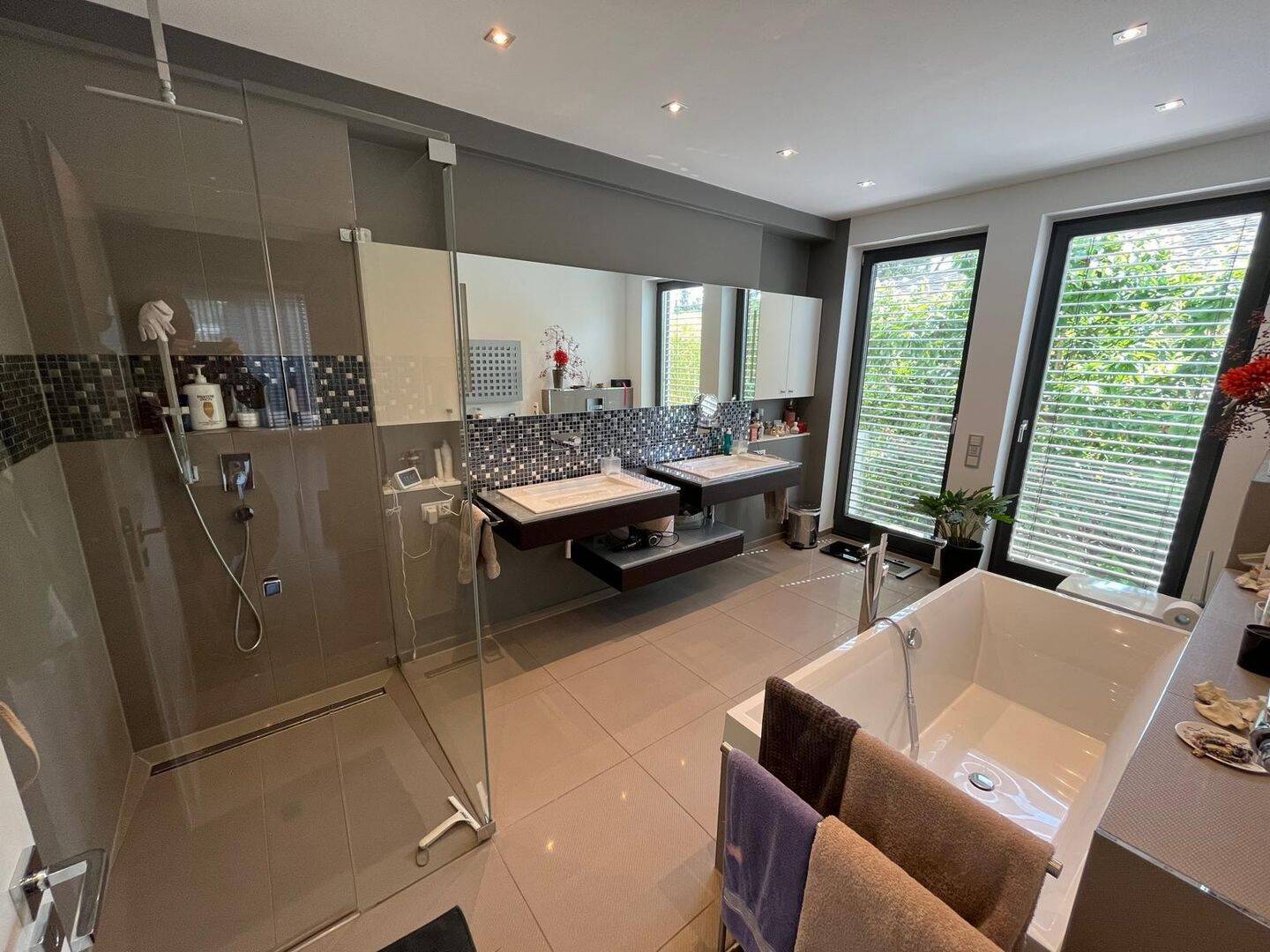 Modernes designorientiertes Einfamilienhaus mit Pool Toplage Bad Homburg – Bad Homburg vor der Höhe – Vorschaubild 3
